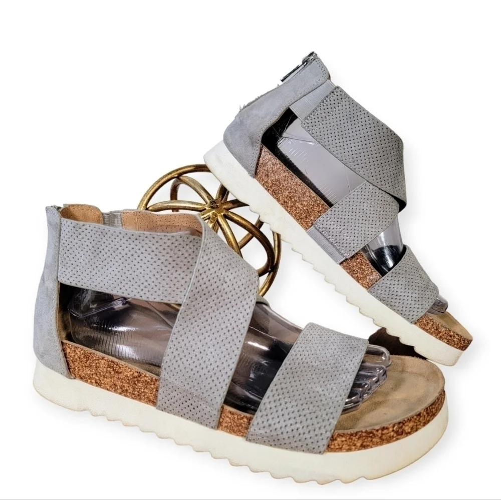 ND New Directions Irlena Platforms Gray Faux Suede Sandals Size 10
